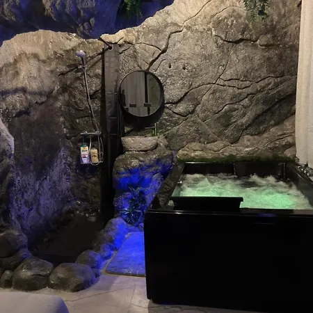 La Grotte Immersion Complete Avec Jacuzzi Nîmes