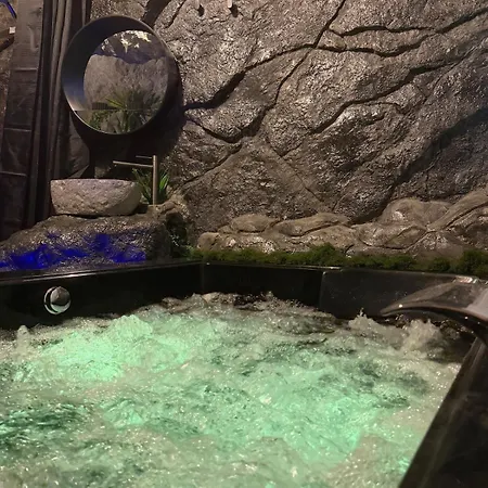 La Grotte Immersion Complete Avec Jacuzzi Daire Nîmes