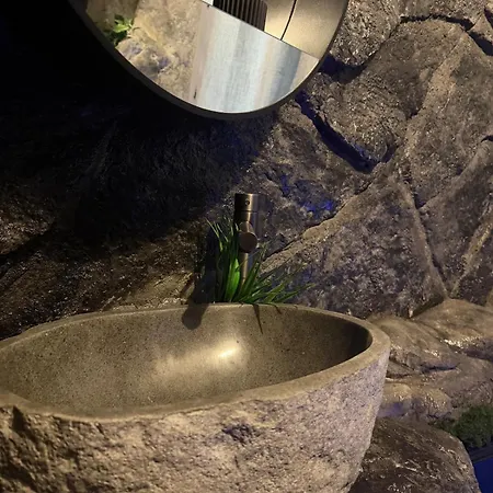 Daire La Grotte Immersion Complete Avec Jacuzzi
