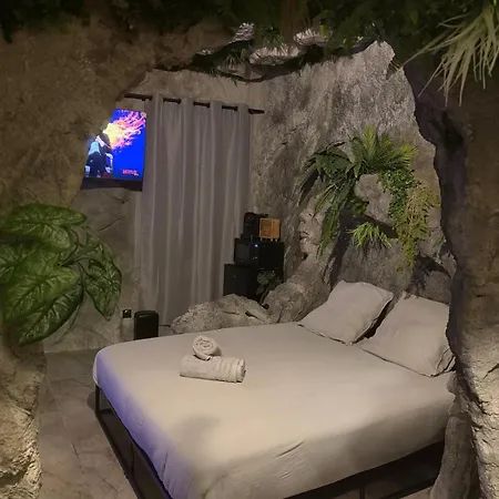 La Grotte Immersion Complete Avec Jacuzzi Daire Nîmes