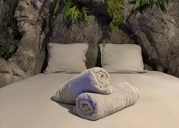 La Grotte Immersion Complete Avec Jacuzzi דירה