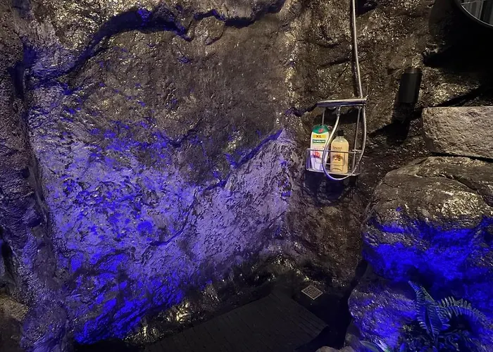 La Grotte Immersion Complete Avec Jacuzzi * Nîmes