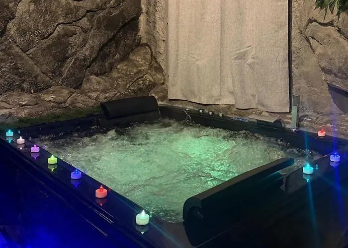 La Grotte Immersion Complete Avec Jacuzzi דירה נים